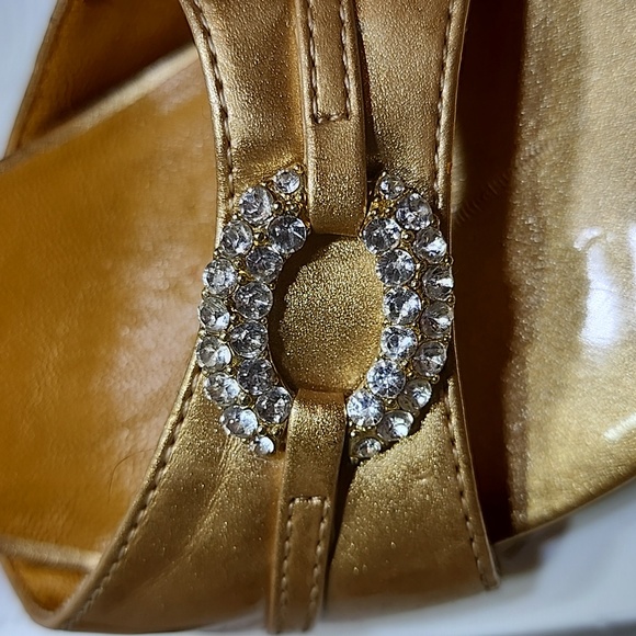 Michael Antonio Gold Sandals - Picture 2 of 13